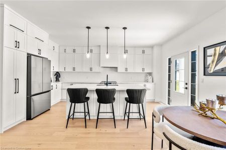 For Lease - 4 Santa Barbara Lane, Halton Hills, Ontario - Photo 2