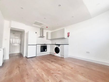 Hanworth Road, Hounslow, TW3 3TU - Photo 2