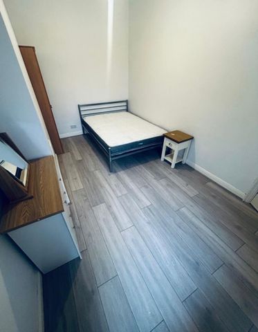 4 bedroom terraced house to rent - Photo 5