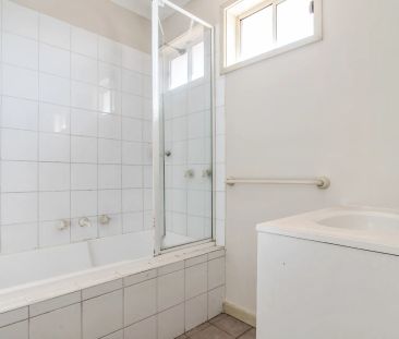 Recently Renovated Townhouse! - Photo 3