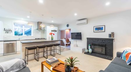 Stunning Mt Wellington Three Bed - Photo 2