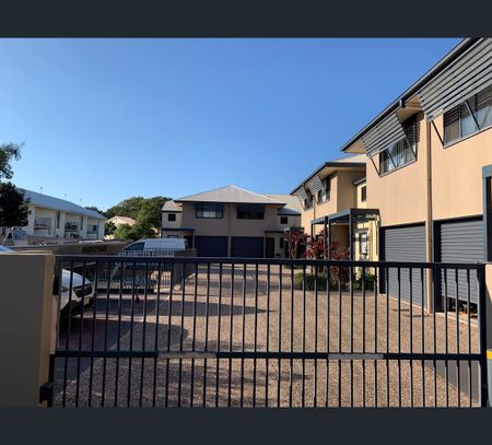 39 Dalton Drive, Maroochydore, Qld 4558 - Photo 3