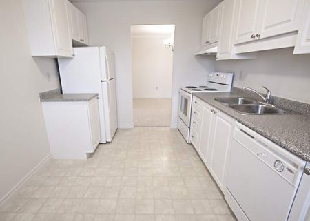 Iron Horse Towers - Photo 3