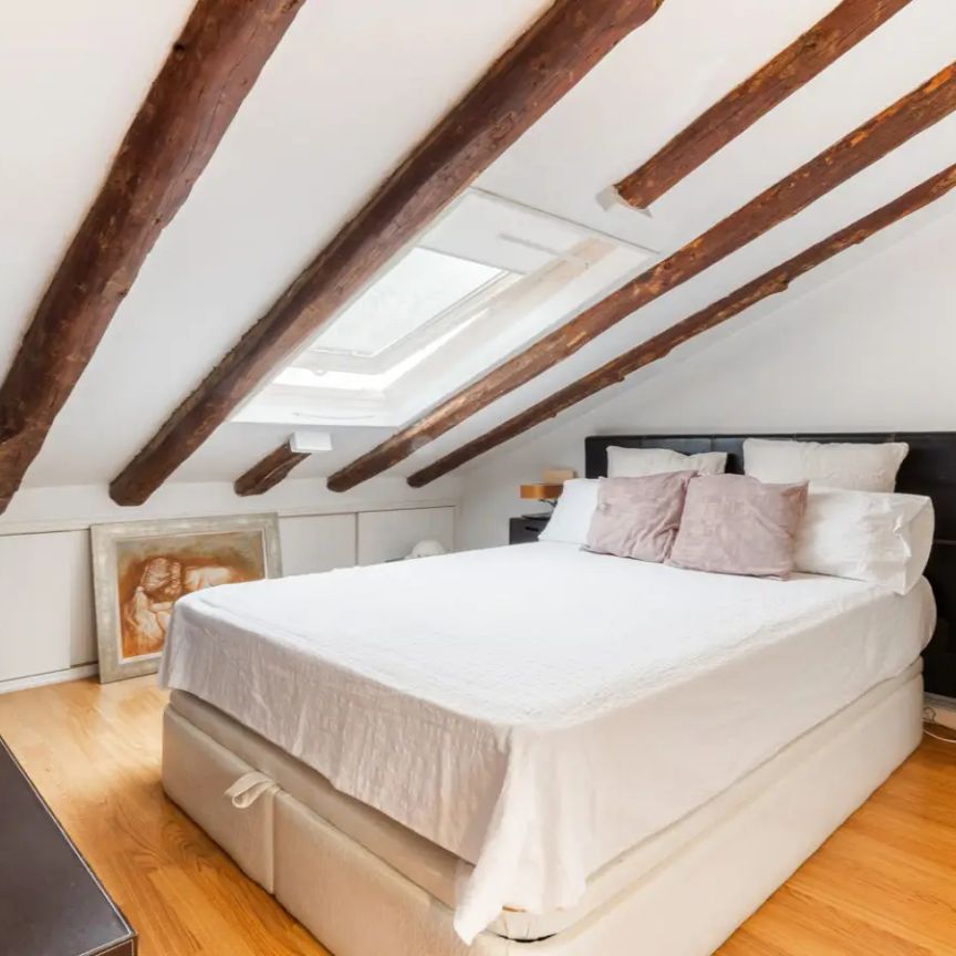 With a suite and office, just steps from everything the heart of Madrid has to offer. - Foto 1