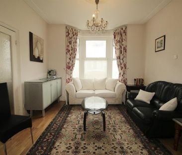 3 Bedroom House - Mid Terrace To Let - Photo 3