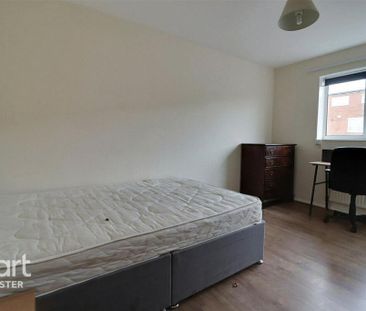 4 bedroom terraced house to rent - Photo 5