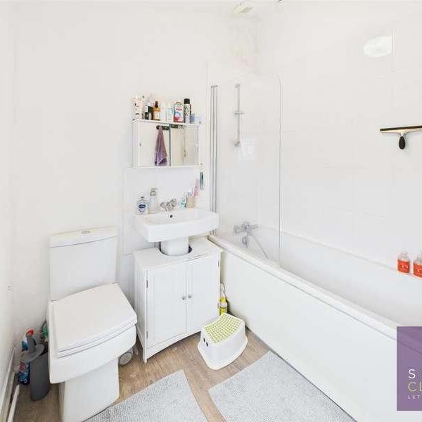 Grove Road, North Finchley, N12 - Photo 1