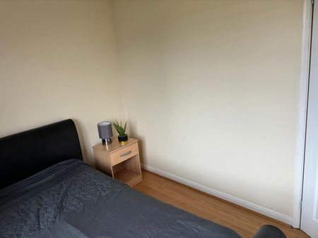 1 bedroom in a house share to rent - Photo 4