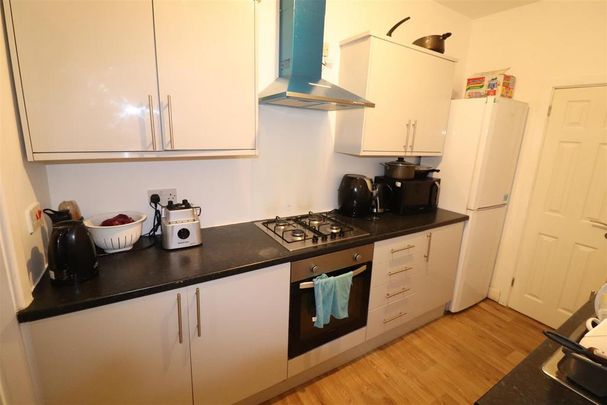 4 bedroom house share to rent - Photo 1