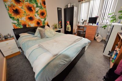 3 bedroom House in Eden Mount, Leeds - Photo 4