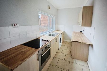2 bedroom terraced house to rent - Photo 4