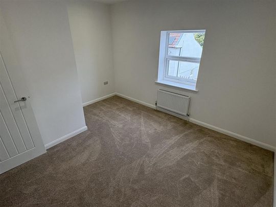 2 bedroom end of terrace house to rent - Photo 1