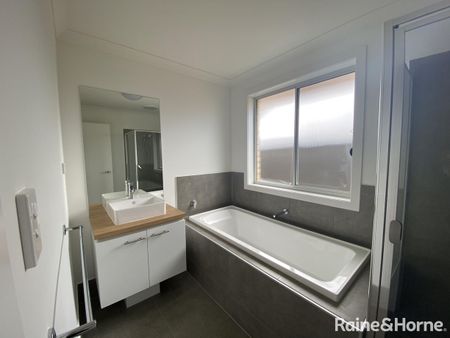 4 Bedroom Family Home - Photo 3