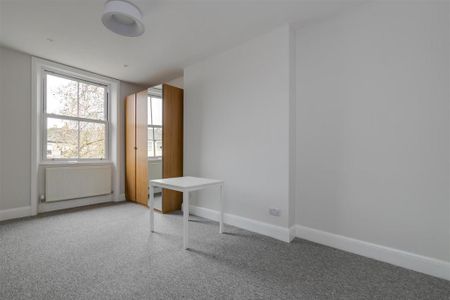 3 bedroom flat to rent - Photo 2