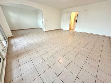 Location Appartement 5 pièces 112m² BRON 69500 - Photo 2