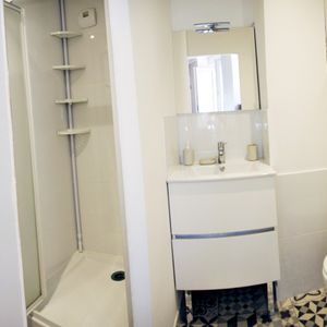 Location Appartement 1 pièce 16m² ROMANS SUR ISERE 26100 - Photo 2