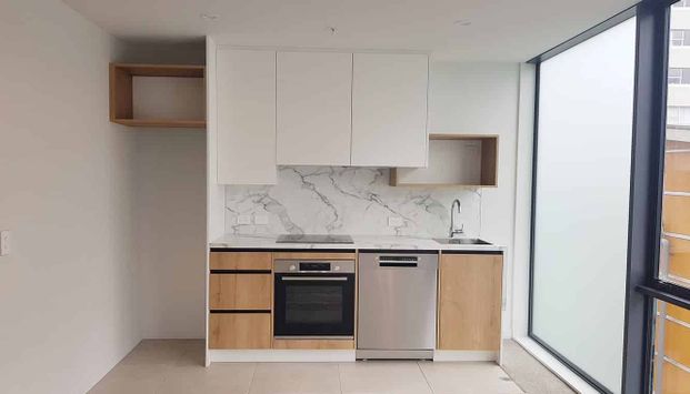 Nearly new one bedroom apartment - Photo 1