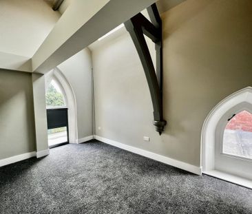 2 bedroom mews to rent - Photo 3