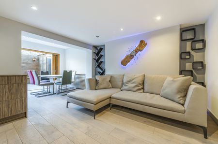Fulham Road, London, SW6 - Photo 3