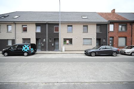 Ruime woning met 3 slaapkamers en uitweg - Photo 5