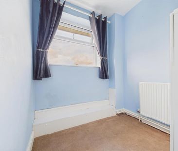 4 bedroom semi-detached house to rent - Photo 6