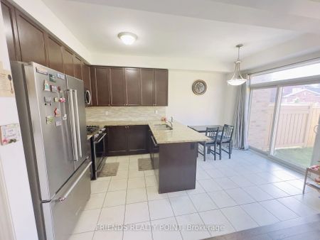 Condo Townhouse For Lease | E9233655 - Photo 5