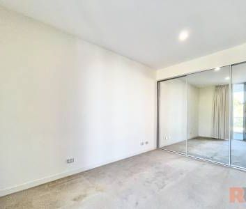 Modern Executive Living - Photo 3