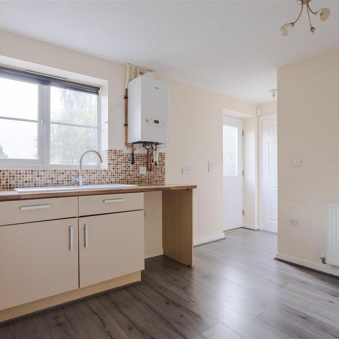 3 bedroom semi-detached house to rent - Photo 1