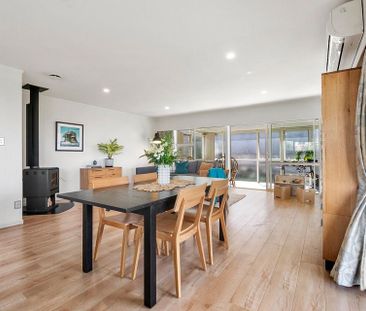 Spacious Quiet Living Plus Sea Views & Sun! - Photo 3