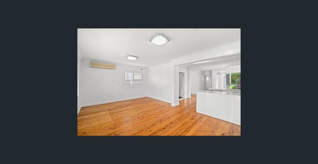 Charming Family Home in Berkeley Vale - Photo 1