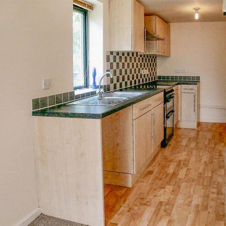 1 bedroom ground floor flat to rent - Photo 4