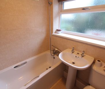 Hazelbadge Crescent, Sheffield, S12 - Photo 3