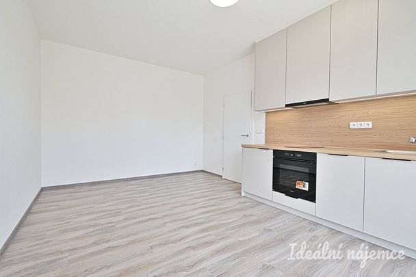 Pronájem bytu 1+kk 29 m² - Fotografie 1