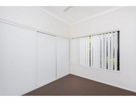 Spacious Home in a a peaceful neighborhood. - Photo 3