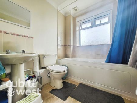 2 bedroom semi-detached house to rent - Photo 4