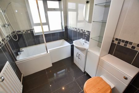 Packington Avenue, Allesley Village, Coventry - Two Bedroom Top Floor Flat - Photo 5