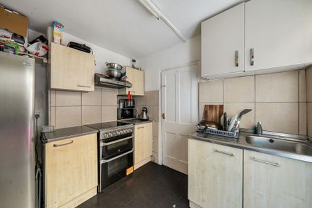 4 bedroom terraced house to rent - Photo 5