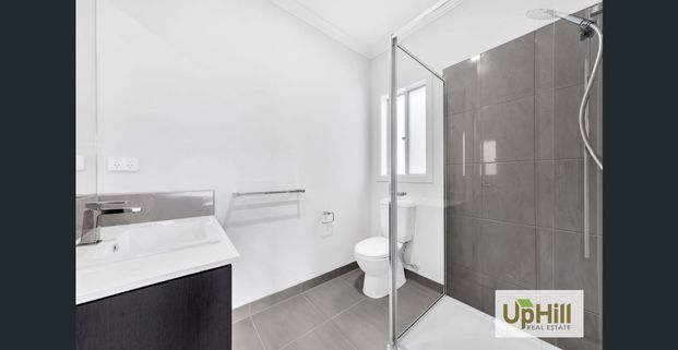 Spacious Family Home in Prime Location – Close to Schools, Shops & Transport! - Photo 1