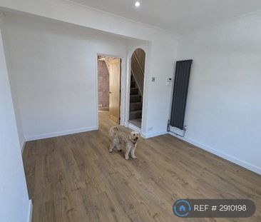 3 bedroom end of terrace house to rent - Photo 1