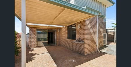 Available Now! Spacious 3 Bedroom Home in a Prime Stirling Location! - Photo 4