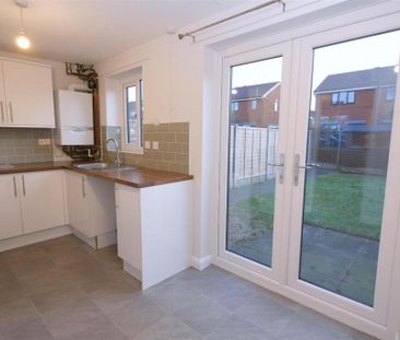 2 bedroom mews to rent - Photo 5