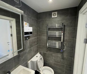 1 Bed Flat, Cranbrook Road, IG6 - Photo 5