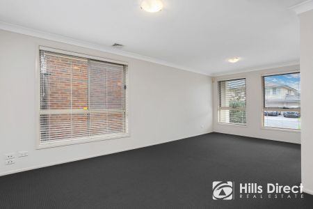 Large 4-Bedroom Family Home with Pool - Photo 4