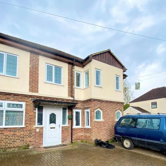 Aldershot Road, Guildford - 6 bedrooms Property for lettings - Seymours - Photo 1