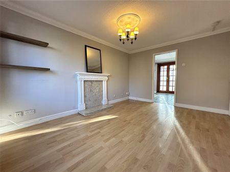 15, Abbeydale Oval, Kirkstall, Leeds, West Yorkshire, LS5 3RF - Photo 2