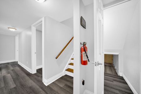 For Lease - 1896 Featherston Drive Unit# Unit B, Alta Vista and Area, Ontario - Photo 2