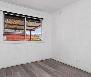 Quiet Location, Convenient Living - Photo 3