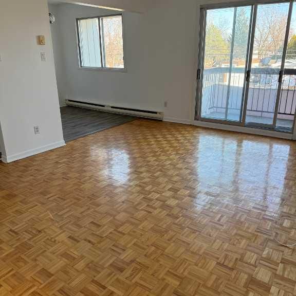 Grand appartement 4 1/2 à louer, Laval, Qc - Photo 1