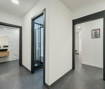 Quiet room with access to the massive terrace - Photo 3