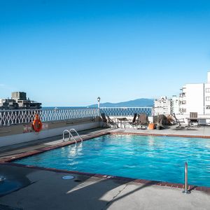 The Martinique - Photo 2